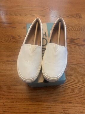 Toms Women's White Canvas Slip-On Mules - Classic Casual